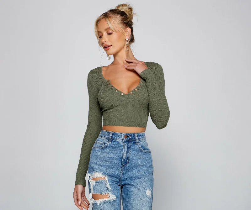 MegaBetty - Chic Basic Button-Detail Crop Top